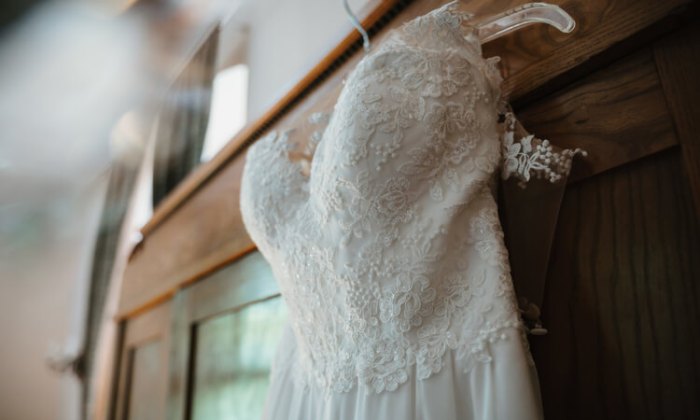 How to preserve wedding dress